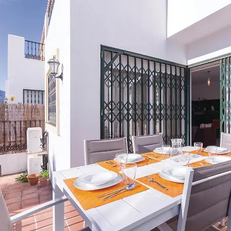 Vakantiehuis In With 3 Bedrooms, Wifi&outdoor Swimming Pool *